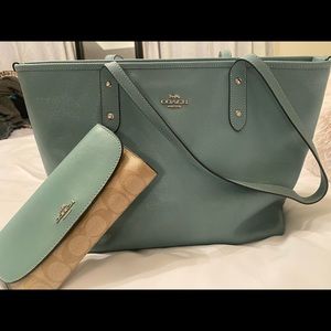 Authentic Coach Zip Top Tote & Matching Checkbook wallet